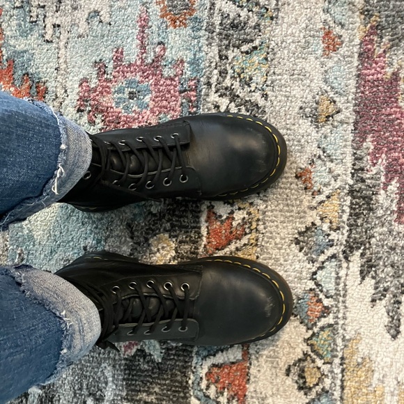 Dr. Martens size 7 women black - Picture 8 of 9